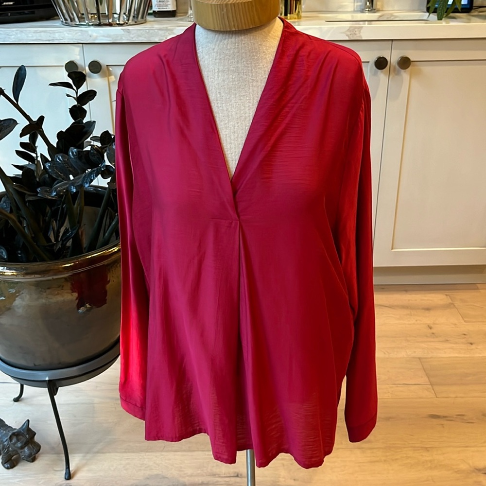 NWT Marc Aurel raw satin finish v neck long sleeve longer back length blouse
